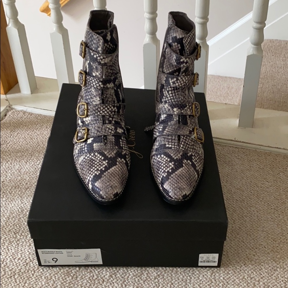 Unworn snake embossed fall/winter bootie